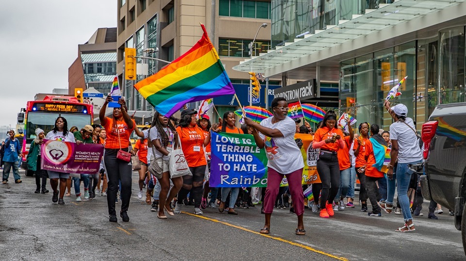 加拿大同性恋大游行周末回归，多伦多到处是彩虹！