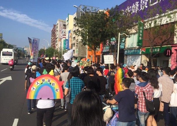 台湾同志游行约2万人上街　促政府完善同性婚姻法