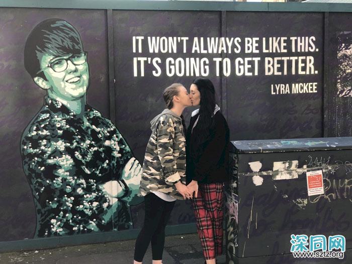 同性伴侣共结连理 英国北爱尔兰同婚合法化后首对