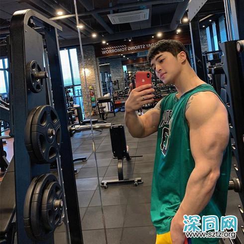 鲜肉脸+45公分的麒麟臂，这位韩国小伙的身材太给力了