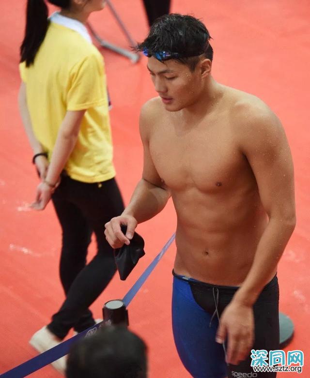 游泳体育生训练照一览，完全不输宁泽涛陈艾森