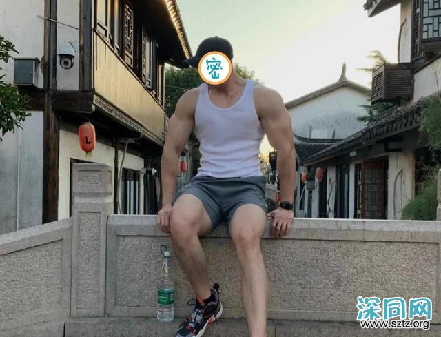 健身小伙因身材练得太强壮，惨遭女生嫌弃，网友：优秀也有罪？