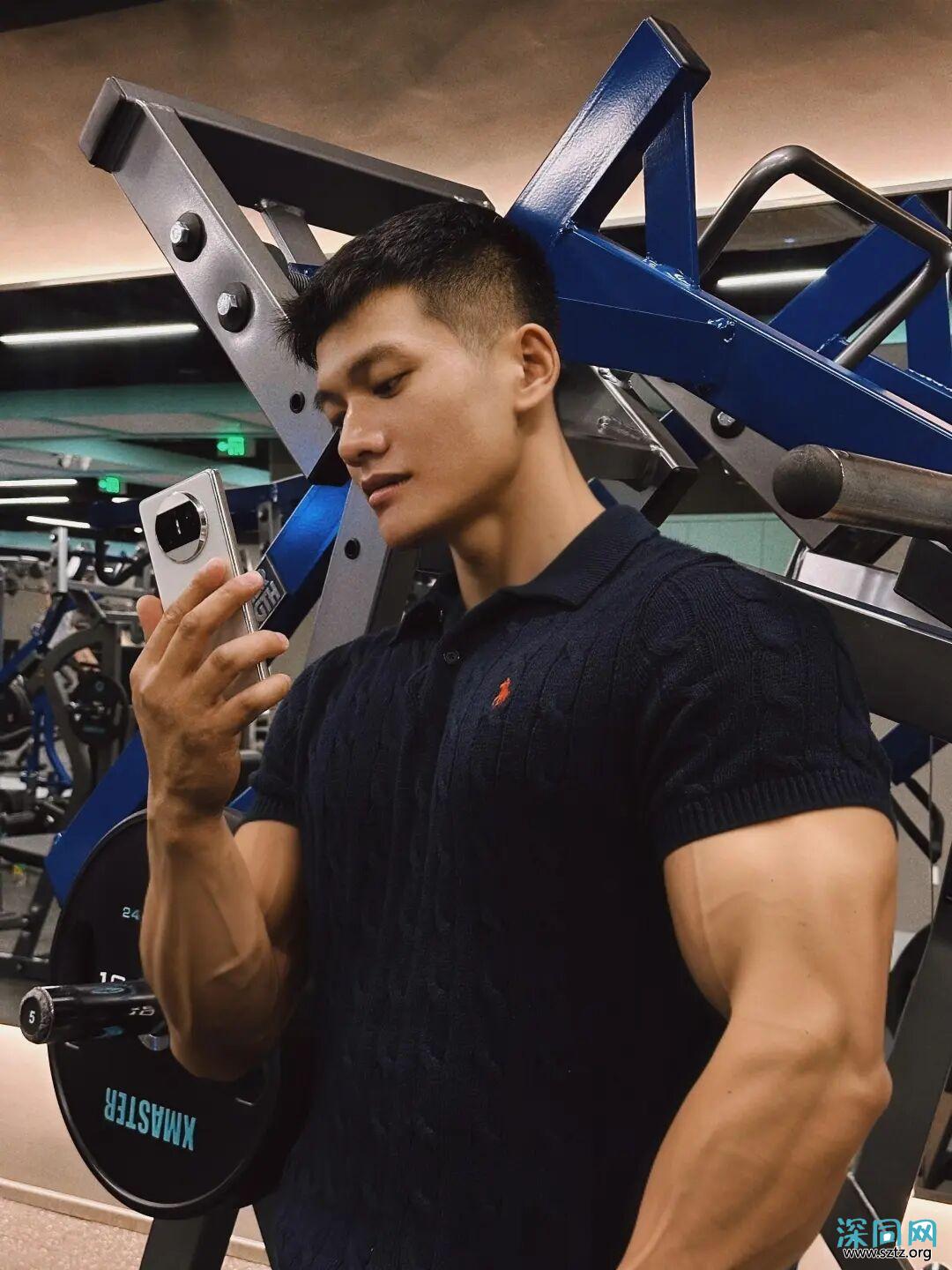 184狮子座黑皮麒麟臂肌肉帅哥