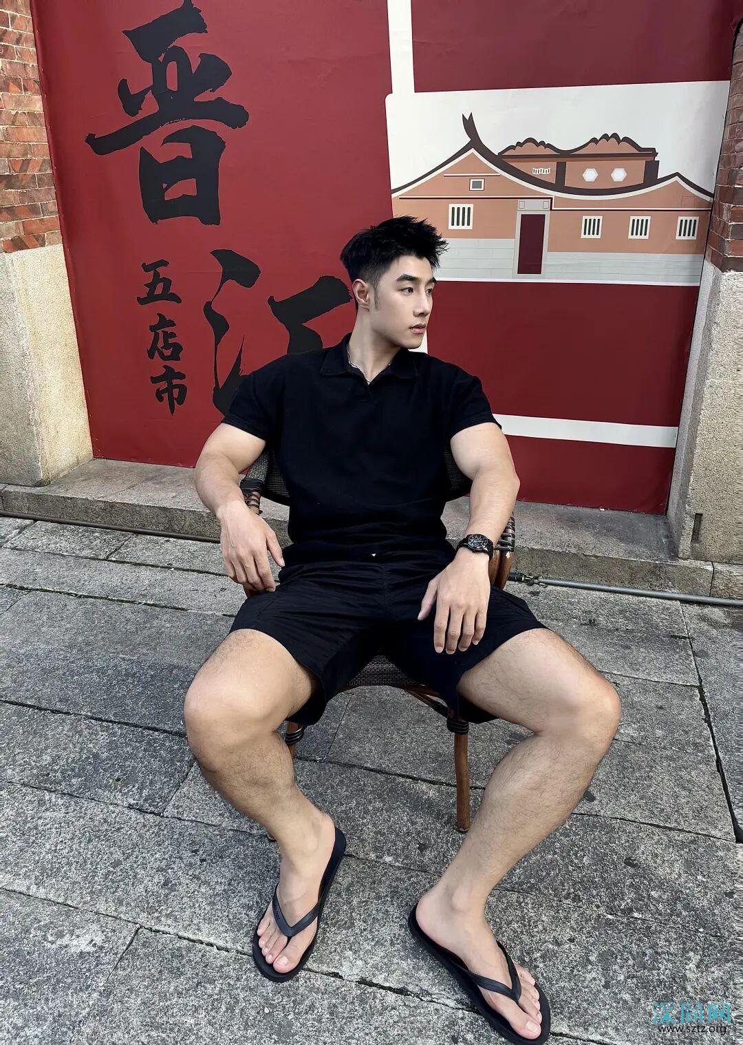 健身男神“出片”秘籍:网红拍照打卡,秀出你的完美肌肉线条! 健身男神“出片”秘籍:网红拍照打卡,秀出你的完美肌肉线条!