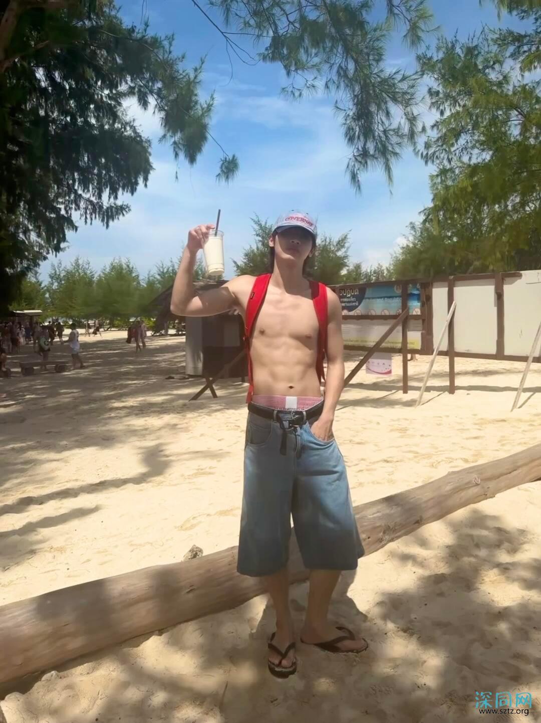 头发微卷少年感,精瘦阳光模特 头发微卷少年感,精瘦阳光模特